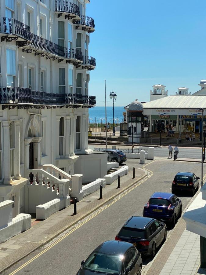 Ann Apartments Opposite The Pier With Sea View Портсмут Екстер'єр фото